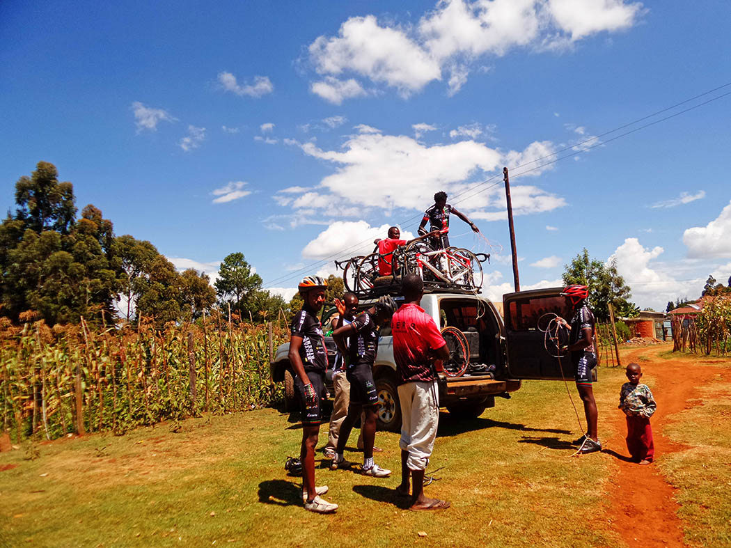 Unexpected Kenya_Kenyan Riders bikes and car