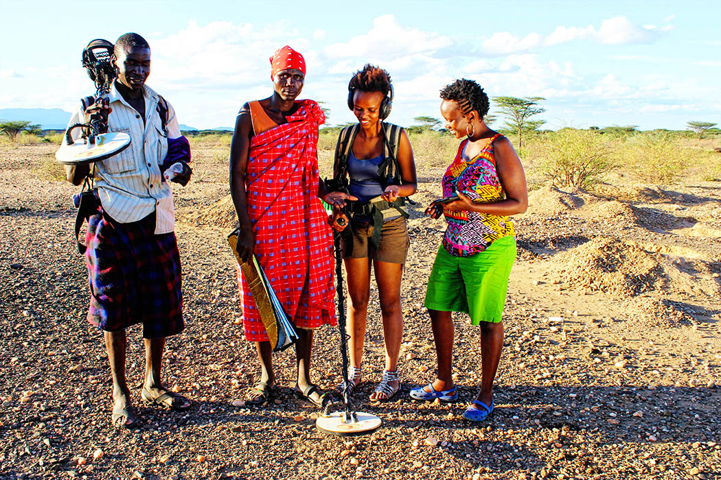 Sights & People from the North Rift_Looking for gold