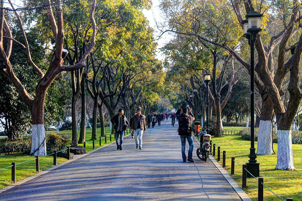 Hangzhou_Peoplein the park