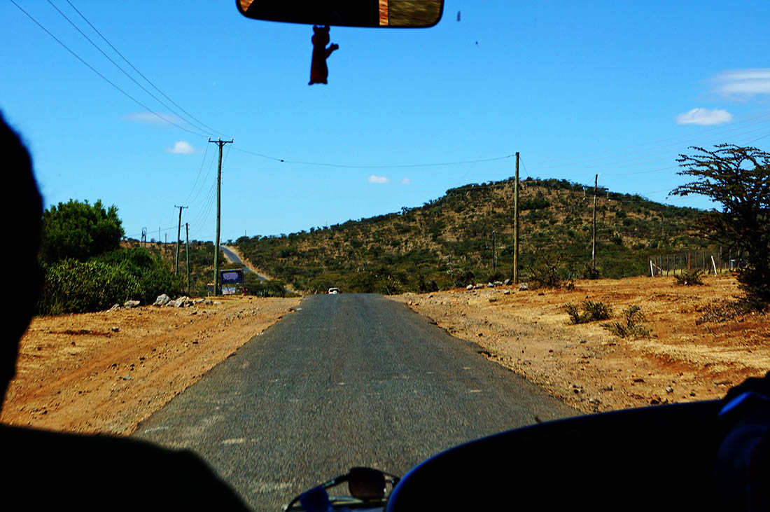 Lake Magadi_Road1